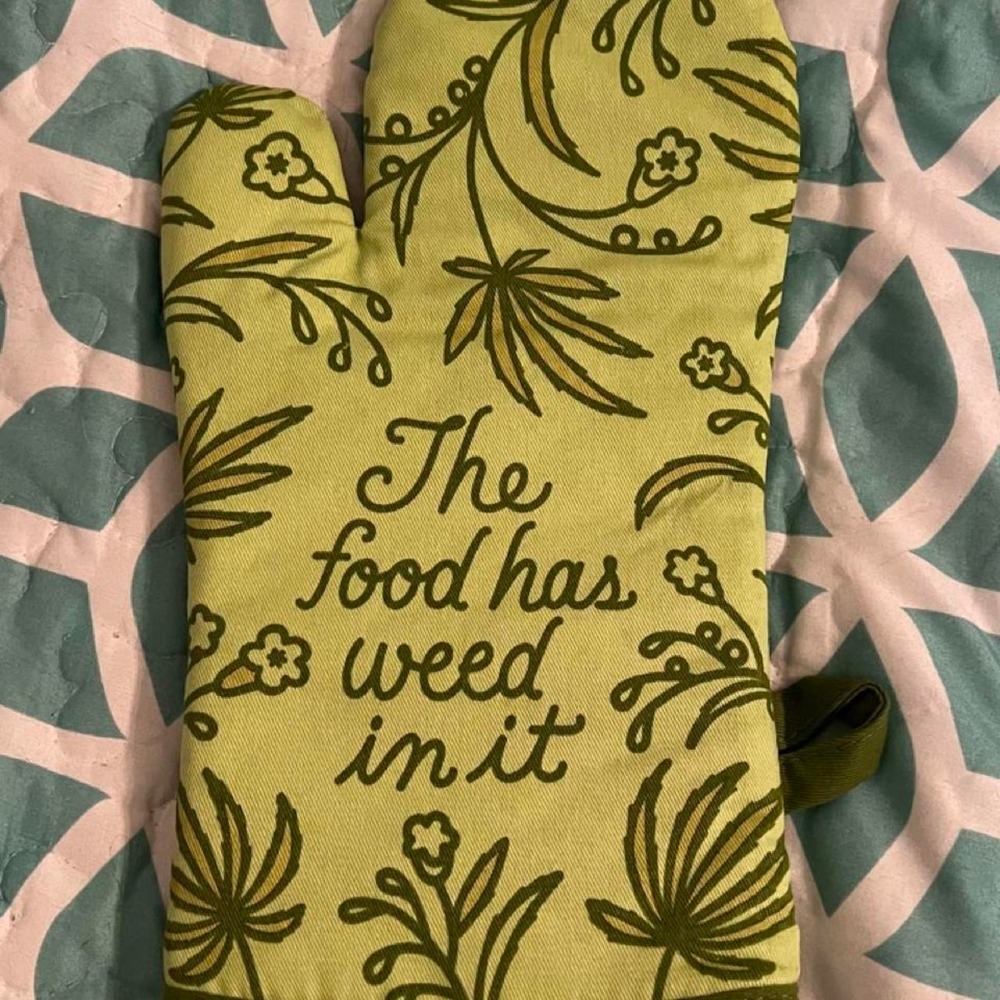 BLUE Q NWT Oven Mitt - Hysterical and great hostess gift